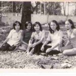 Hình chụp ở sân trường ĐHSPSG năm 1981